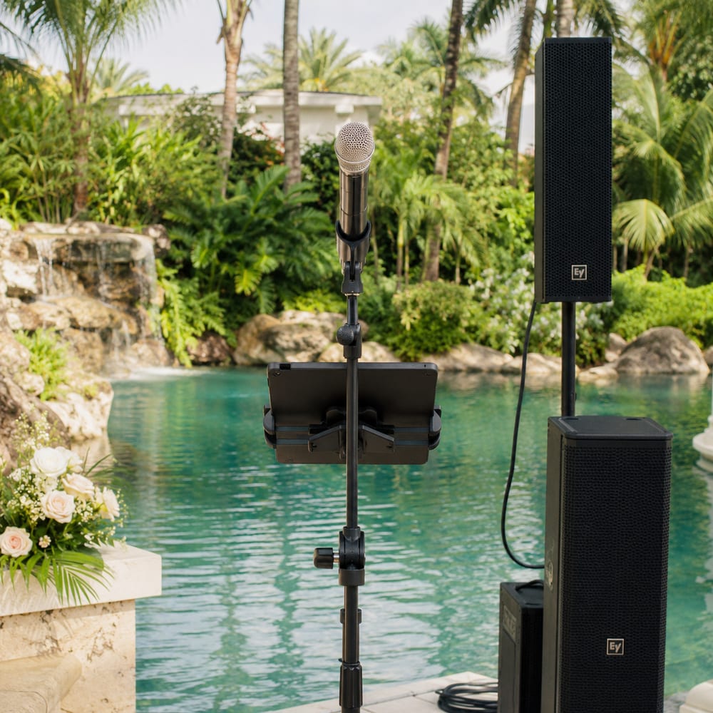 Live singer for weddings and events